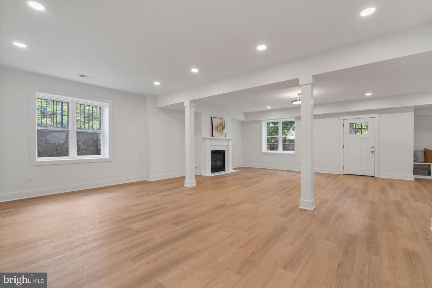 5900 35TH ST N, ARLINGTON, Virginia 22207, 5 Bedrooms Bedrooms, ,6 BathroomsBathrooms,Residential,For sale,5900 35TH ST N,VAAR2055232 MLS # VAAR2055232
