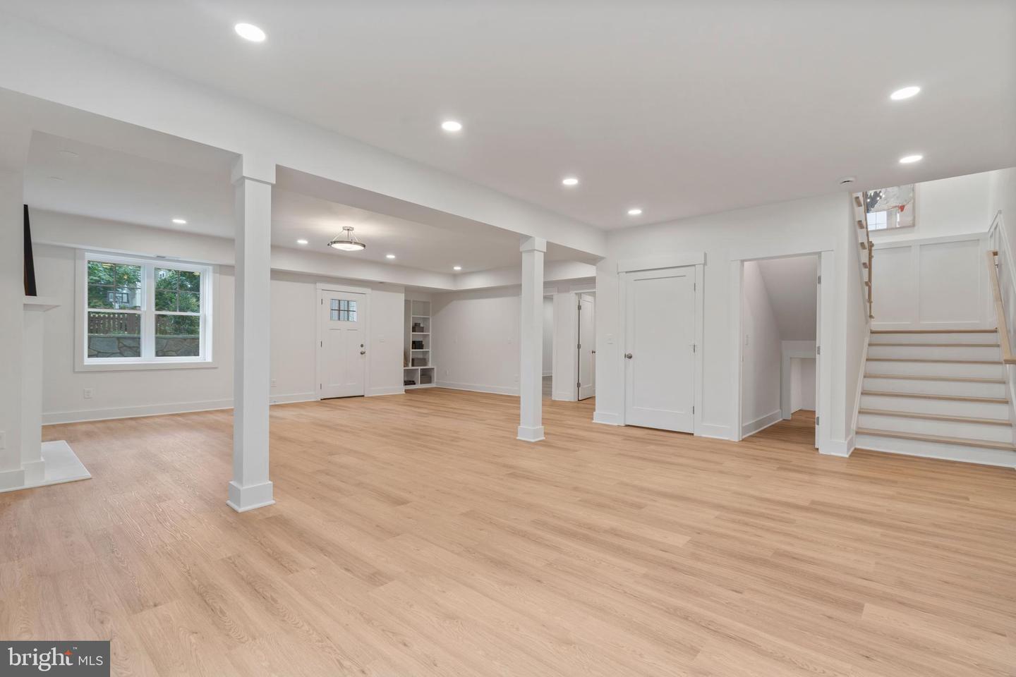5900 35TH ST N, ARLINGTON, Virginia 22207, 5 Bedrooms Bedrooms, ,6 BathroomsBathrooms,Residential,For sale,5900 35TH ST N,VAAR2055232 MLS # VAAR2055232