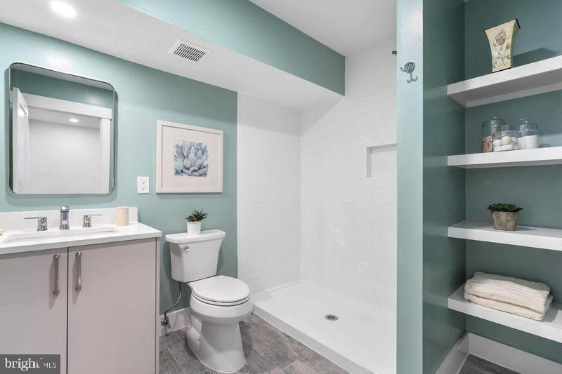 5900 35TH ST N, ARLINGTON, Virginia 22207, 5 Bedrooms Bedrooms, ,6 BathroomsBathrooms,Residential,For sale,5900 35TH ST N,VAAR2055232 MLS # VAAR2055232