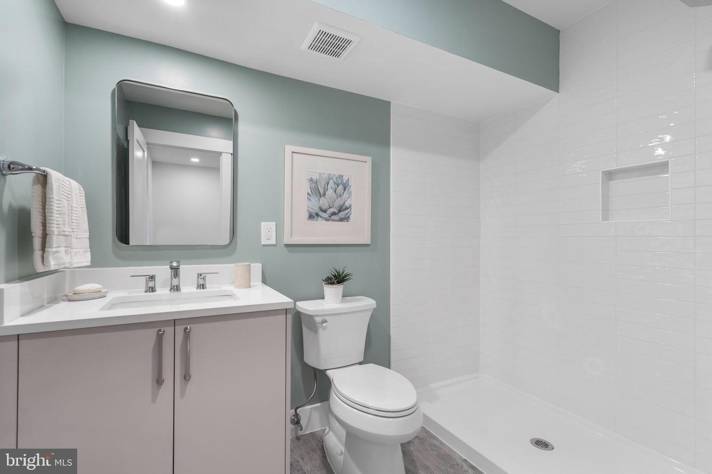 5900 35TH ST N, ARLINGTON, Virginia 22207, 5 Bedrooms Bedrooms, ,6 BathroomsBathrooms,Residential,For sale,5900 35TH ST N,VAAR2055232 MLS # VAAR2055232