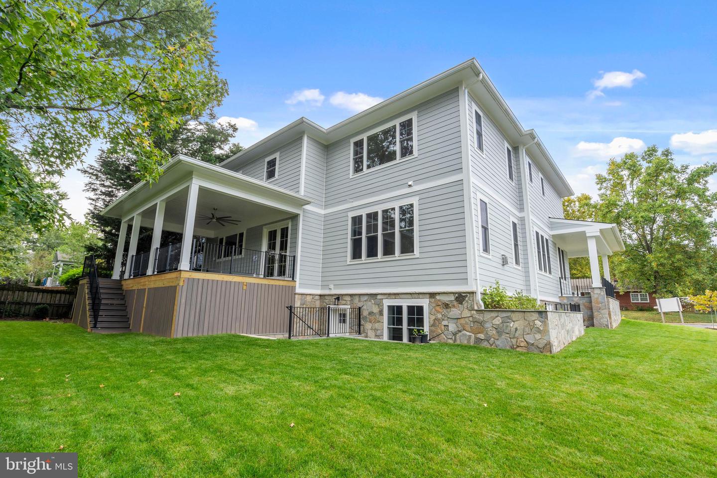 5900 35TH ST N, ARLINGTON, Virginia 22207, 5 Bedrooms Bedrooms, ,6 BathroomsBathrooms,Residential,For sale,5900 35TH ST N,VAAR2055232 MLS # VAAR2055232