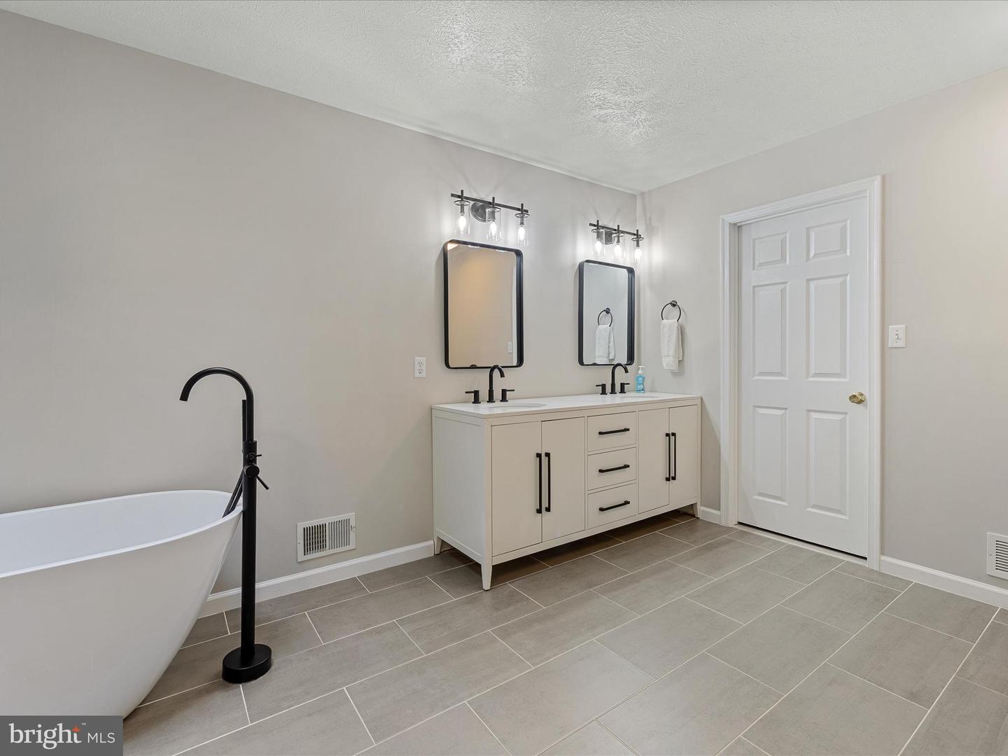 112 REBELS CIR, WINCHESTER, Virginia 22602, 4 Bedrooms Bedrooms, ,3 BathroomsBathrooms,Residential,For sale,112 REBELS CIR,VAFV2033918 MLS # VAFV2033918