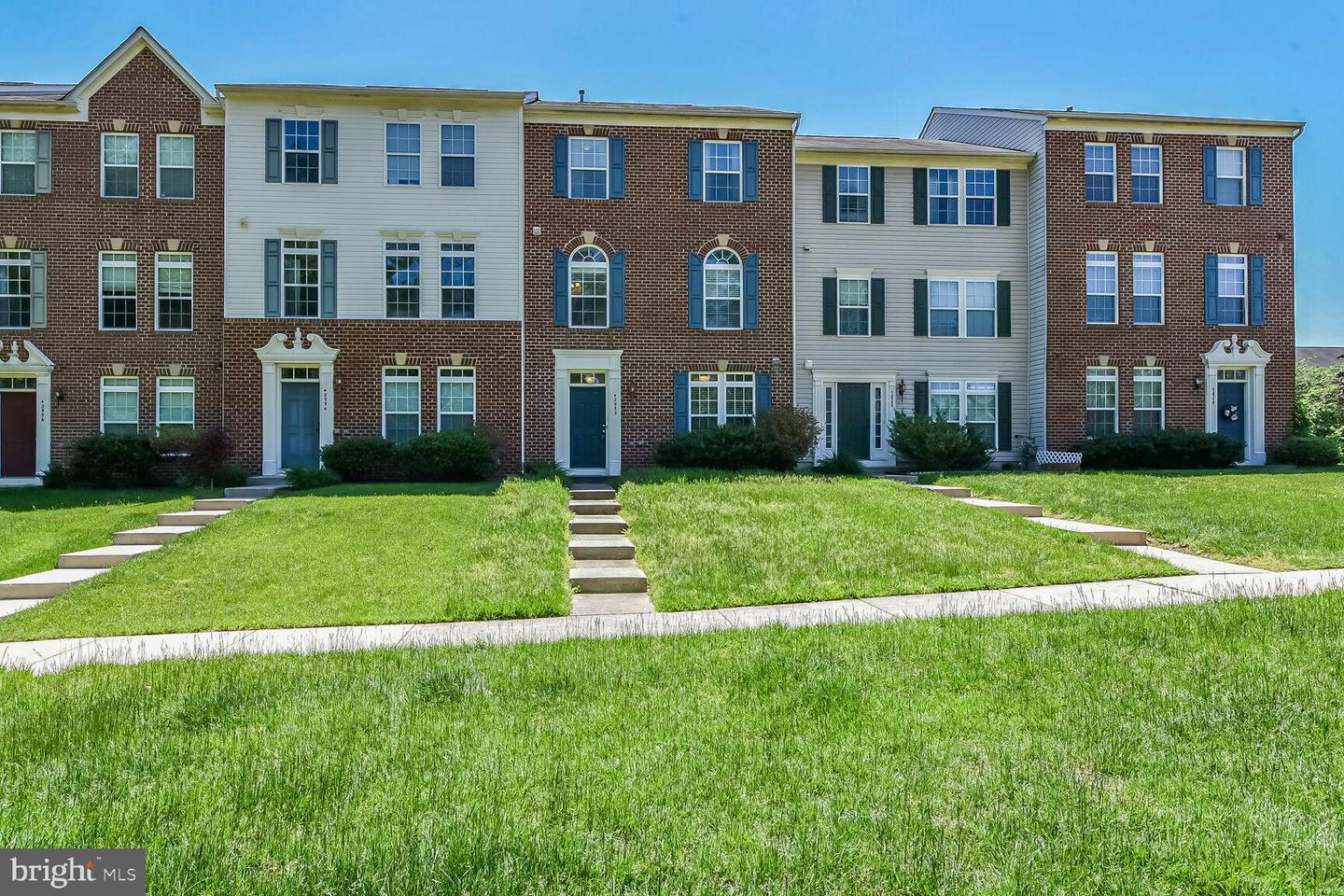 42952 MILTEC TER, CHANTILLY, Virginia 20152, 3 Bedrooms Bedrooms, ,2 BathroomsBathrooms,Residential,For sale,42952 MILTEC TER,VALO2096200 MLS # VALO2096200