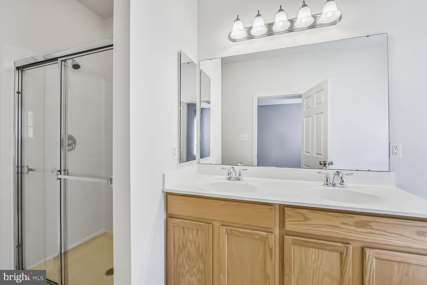 42952 MILTEC TER, CHANTILLY, Virginia 20152, 3 Bedrooms Bedrooms, ,2 BathroomsBathrooms,Residential,For sale,42952 MILTEC TER,VALO2096200 MLS # VALO2096200