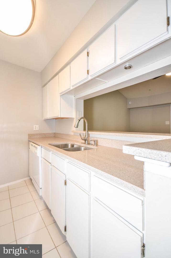 3313 WYNDHAM CIR #4209, ALEXANDRIA, Virginia 22302, 1 Bedroom Bedrooms, ,1 BathroomBathrooms,Residential,For sale,3313 WYNDHAM CIR #4209,VAAX2045474 MLS # VAAX2045474