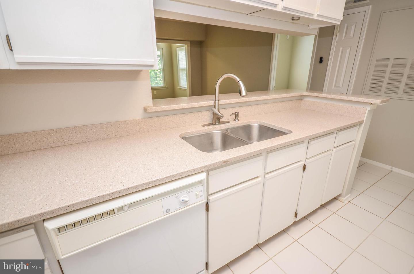 3313 WYNDHAM CIR #4209, ALEXANDRIA, Virginia 22302, 1 Bedroom Bedrooms, ,1 BathroomBathrooms,Residential,For sale,3313 WYNDHAM CIR #4209,VAAX2045474 MLS # VAAX2045474