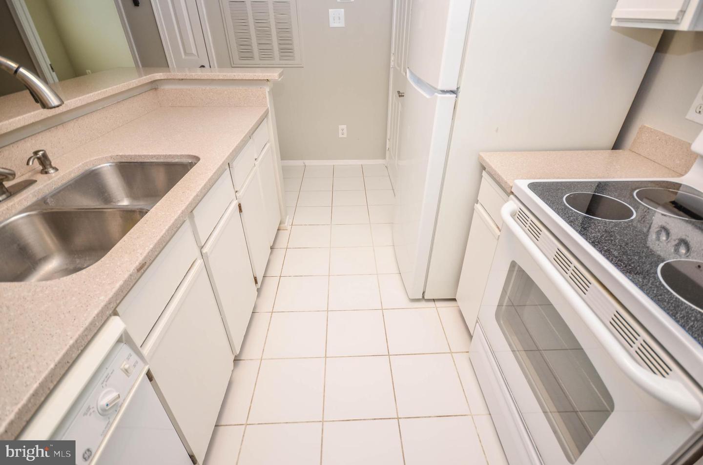 3313 WYNDHAM CIR #4209, ALEXANDRIA, Virginia 22302, 1 Bedroom Bedrooms, ,1 BathroomBathrooms,Residential,For sale,3313 WYNDHAM CIR #4209,VAAX2045474 MLS # VAAX2045474