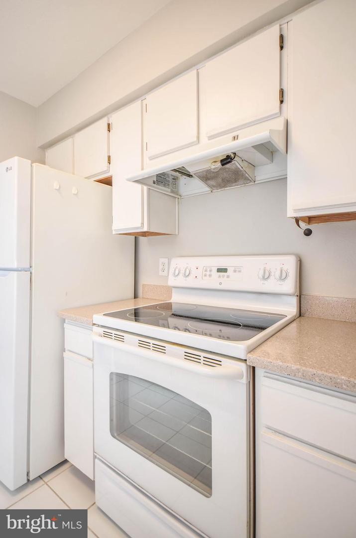 3313 WYNDHAM CIR #4209, ALEXANDRIA, Virginia 22302, 1 Bedroom Bedrooms, ,1 BathroomBathrooms,Residential,For sale,3313 WYNDHAM CIR #4209,VAAX2045474 MLS # VAAX2045474