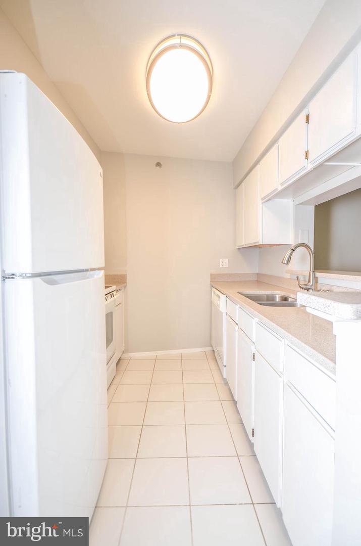 3313 WYNDHAM CIR #4209, ALEXANDRIA, Virginia 22302, 1 Bedroom Bedrooms, ,1 BathroomBathrooms,Residential,For sale,3313 WYNDHAM CIR #4209,VAAX2045474 MLS # VAAX2045474