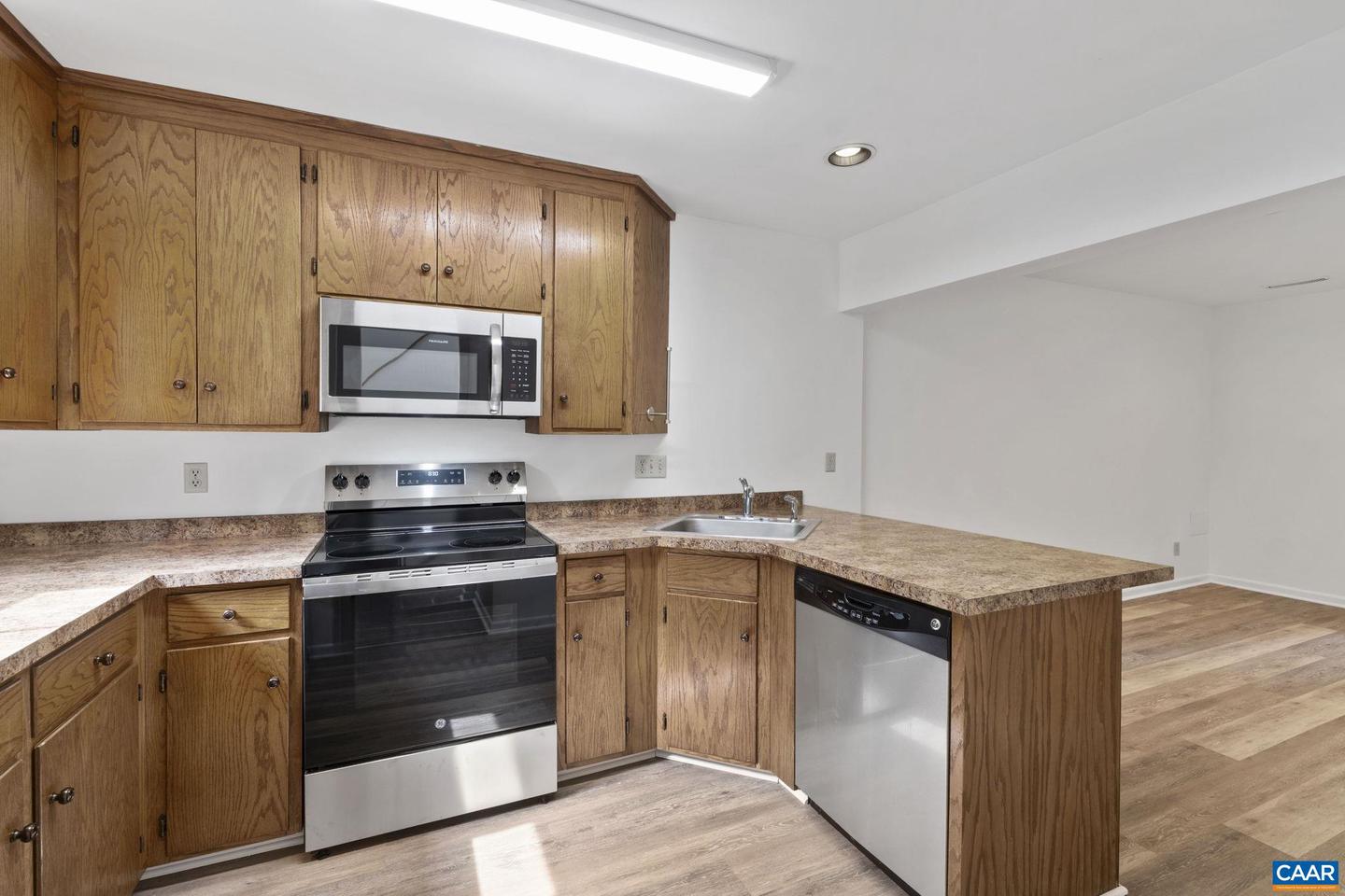 732 EXTON CT, CHARLOTTESVILLE, Virginia 22901, 2 Bedrooms Bedrooms, ,1 BathroomBathrooms,Residential,For sale,732 EXTON CT,664623 MLS # 664623