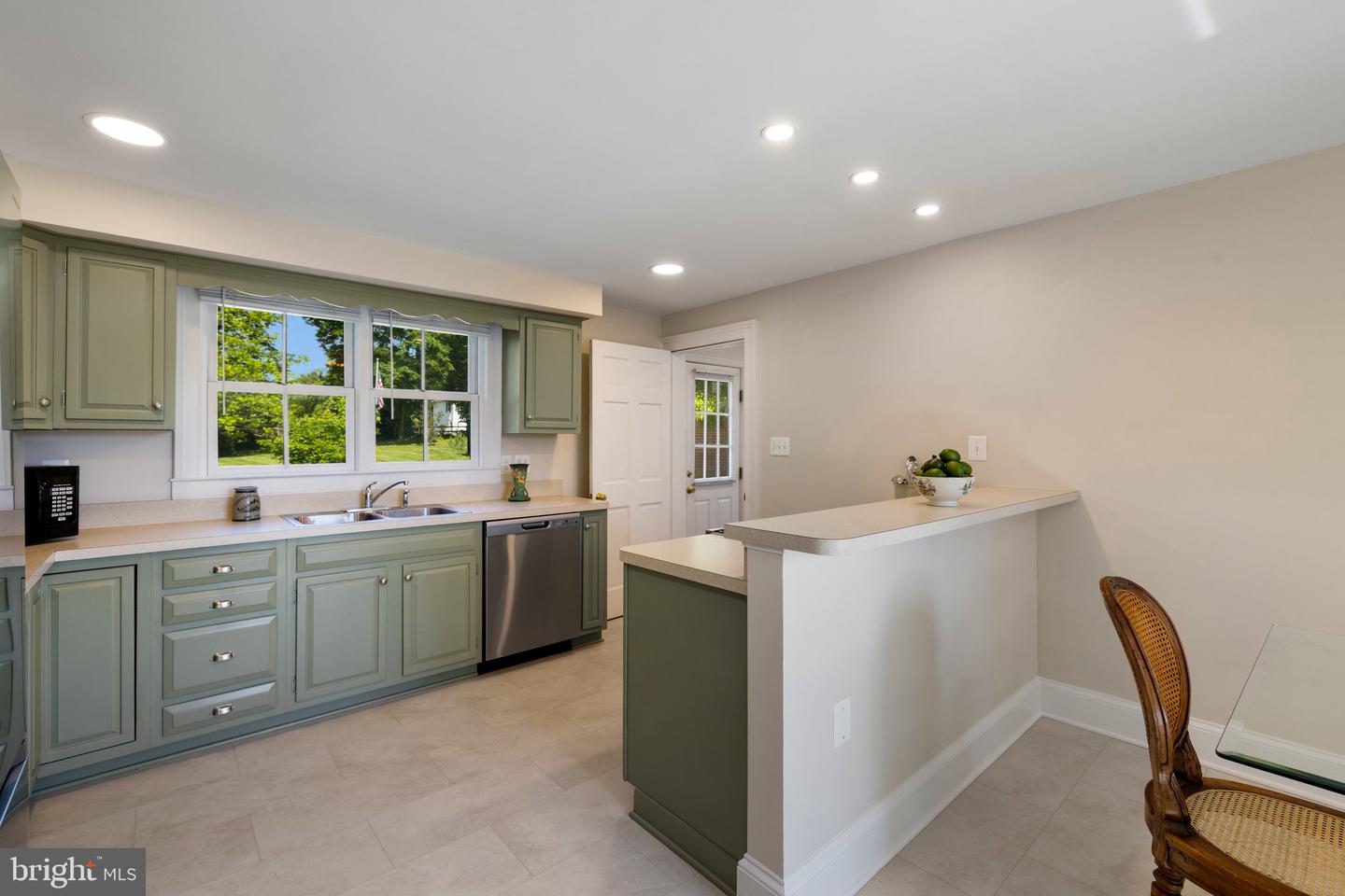 306 W MARKET ST, LEESBURG, Virginia 20176, 3 Bedrooms Bedrooms, ,2 BathroomsBathrooms,Residential,For sale,306 W MARKET ST,VALO2091306 MLS # VALO2091306