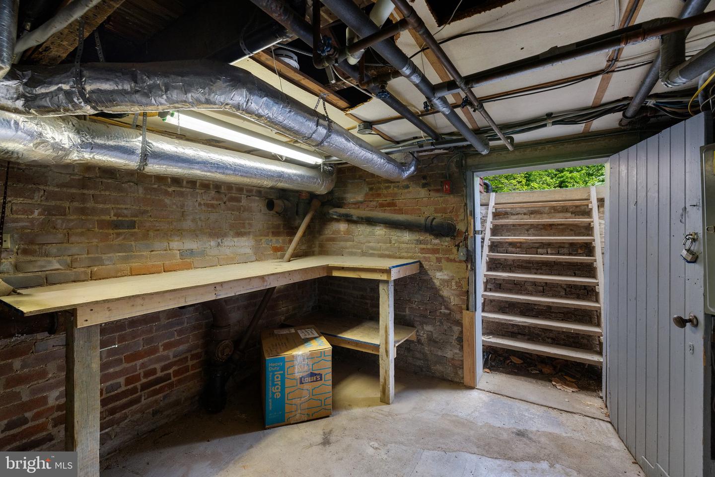 306 W MARKET ST, LEESBURG, Virginia 20176, 3 Bedrooms Bedrooms, ,2 BathroomsBathrooms,Residential,For sale,306 W MARKET ST,VALO2091306 MLS # VALO2091306