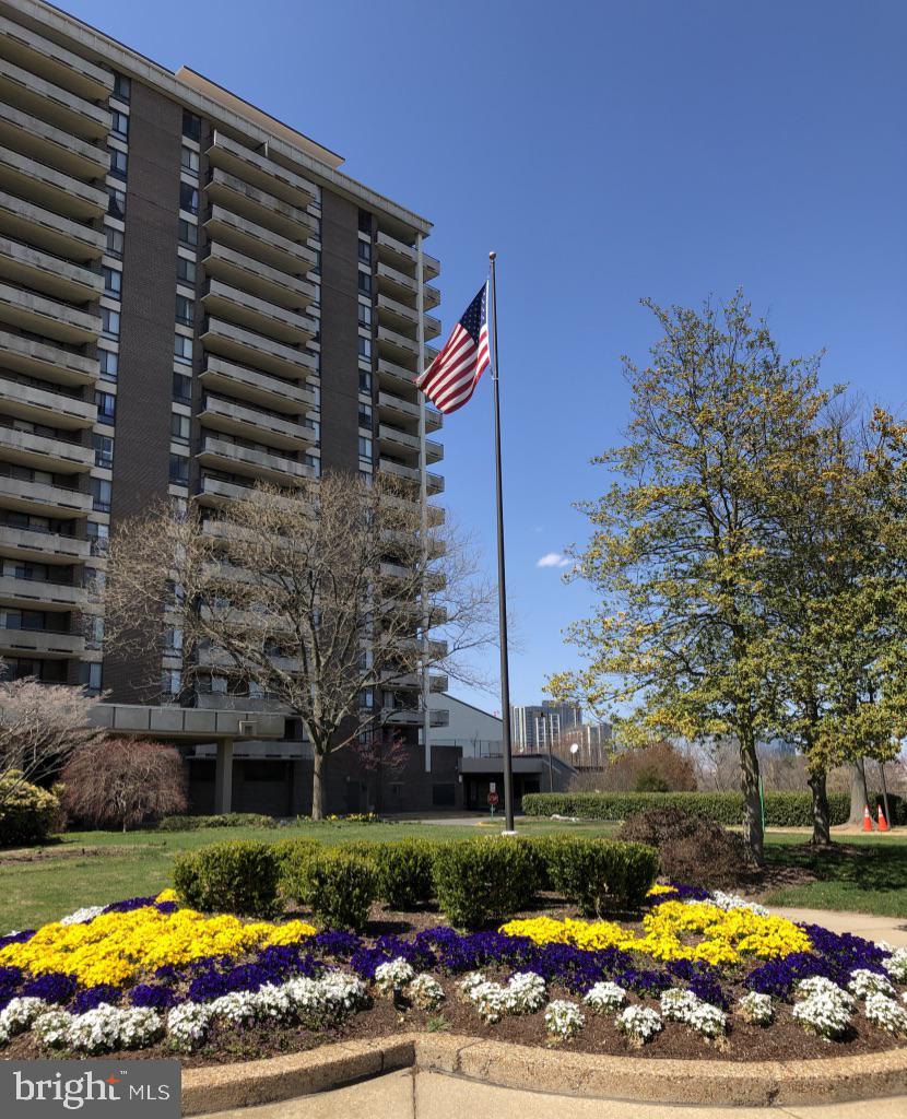 1800 OLD MEADOW RD #321, MCLEAN, Virginia 22102, 2 Bedrooms Bedrooms, 5 Rooms Rooms,2 BathroomsBathrooms,Residential,For sale,1800 OLD MEADOW RD #321,VAFX2238902 MLS # VAFX2238902
