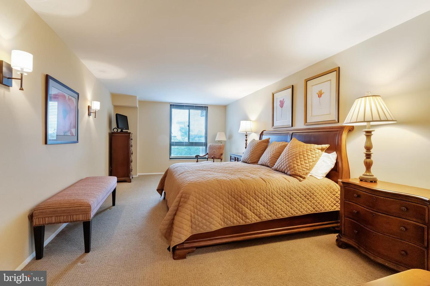 1800 OLD MEADOW RD #321, MCLEAN, Virginia 22102, 2 Bedrooms Bedrooms, 5 Rooms Rooms,2 BathroomsBathrooms,Residential,For sale,1800 OLD MEADOW RD #321,VAFX2238902 MLS # VAFX2238902