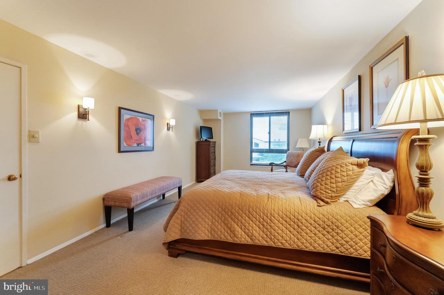 1800 OLD MEADOW RD #321, MCLEAN, Virginia 22102, 2 Bedrooms Bedrooms, 5 Rooms Rooms,2 BathroomsBathrooms,Residential,For sale,1800 OLD MEADOW RD #321,VAFX2238902 MLS # VAFX2238902