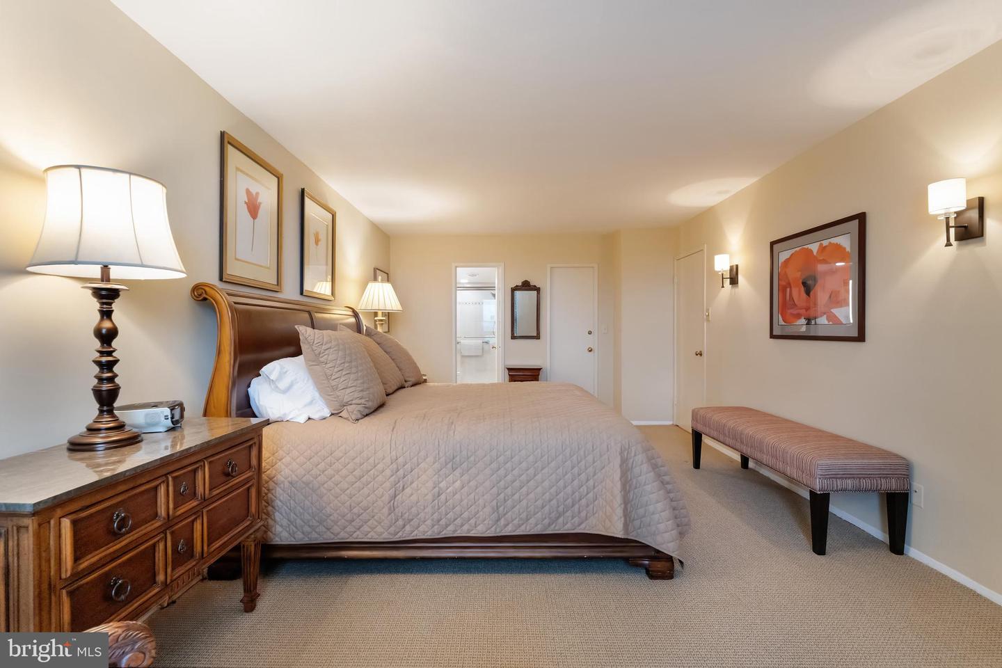 1800 OLD MEADOW RD #321, MCLEAN, Virginia 22102, 2 Bedrooms Bedrooms, 5 Rooms Rooms,2 BathroomsBathrooms,Residential,For sale,1800 OLD MEADOW RD #321,VAFX2238902 MLS # VAFX2238902
