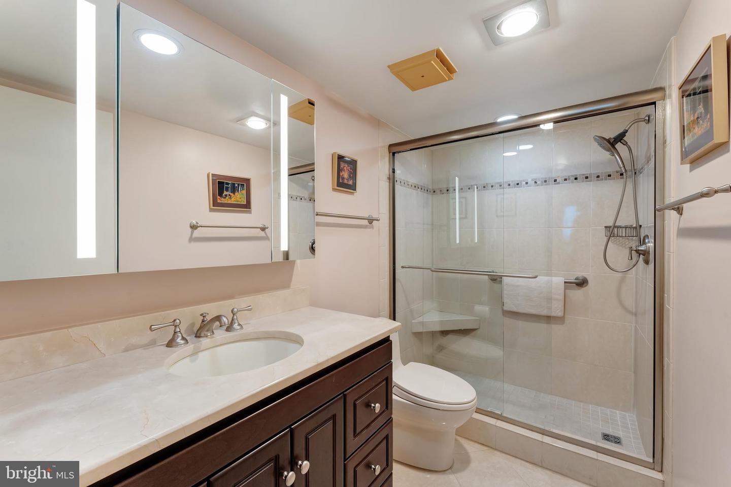 1800 OLD MEADOW RD #321, MCLEAN, Virginia 22102, 2 Bedrooms Bedrooms, 5 Rooms Rooms,2 BathroomsBathrooms,Residential,For sale,1800 OLD MEADOW RD #321,VAFX2238902 MLS # VAFX2238902
