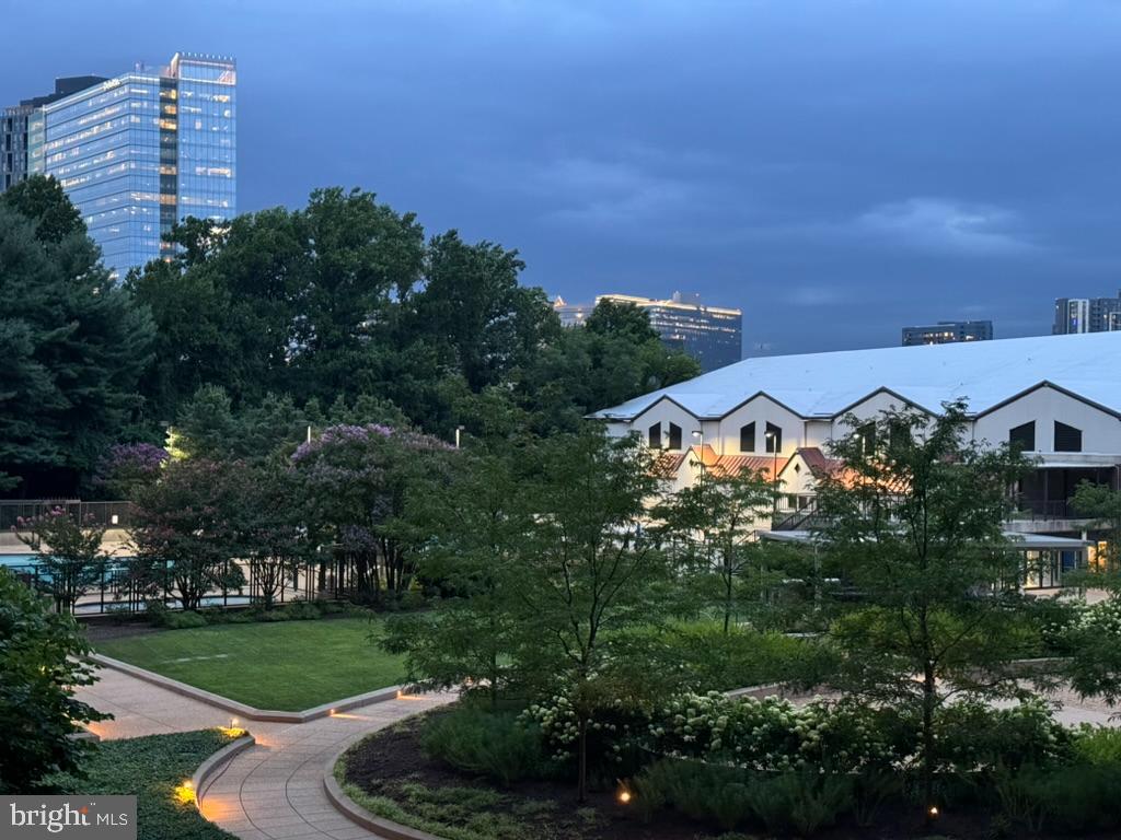 1800 OLD MEADOW RD #321, MCLEAN, Virginia 22102, 2 Bedrooms Bedrooms, 5 Rooms Rooms,2 BathroomsBathrooms,Residential,For sale,1800 OLD MEADOW RD #321,VAFX2238902 MLS # VAFX2238902