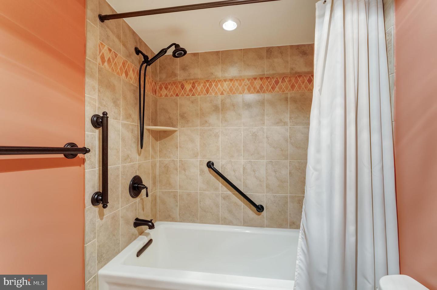 1800 OLD MEADOW RD #321, MCLEAN, Virginia 22102, 2 Bedrooms Bedrooms, 5 Rooms Rooms,2 BathroomsBathrooms,Residential,For sale,1800 OLD MEADOW RD #321,VAFX2238902 MLS # VAFX2238902