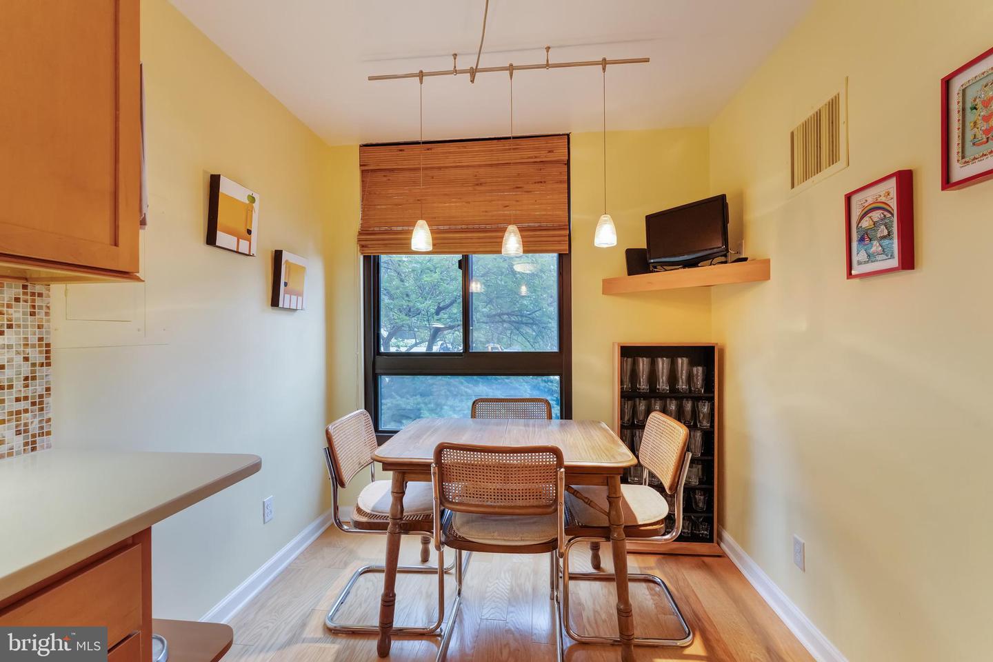1800 OLD MEADOW RD #321, MCLEAN, Virginia 22102, 2 Bedrooms Bedrooms, 5 Rooms Rooms,2 BathroomsBathrooms,Residential,For sale,1800 OLD MEADOW RD #321,VAFX2238902 MLS # VAFX2238902