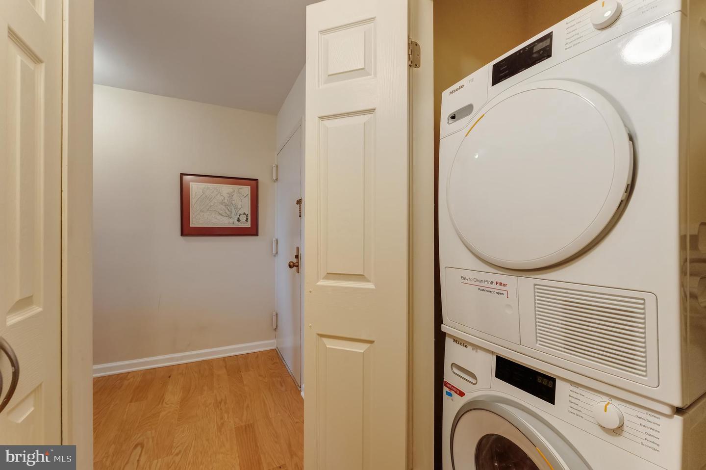 1800 OLD MEADOW RD #321, MCLEAN, Virginia 22102, 2 Bedrooms Bedrooms, 5 Rooms Rooms,2 BathroomsBathrooms,Residential,For sale,1800 OLD MEADOW RD #321,VAFX2238902 MLS # VAFX2238902