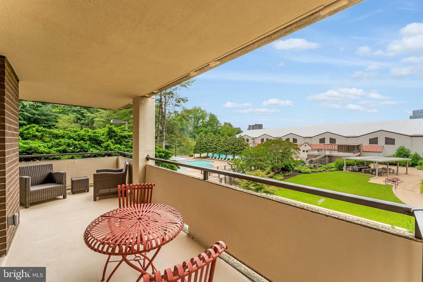 1800 OLD MEADOW RD #321, MCLEAN, Virginia 22102, 2 Bedrooms Bedrooms, 5 Rooms Rooms,2 BathroomsBathrooms,Residential,For sale,1800 OLD MEADOW RD #321,VAFX2238902 MLS # VAFX2238902