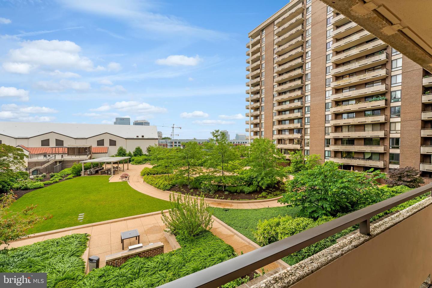 1800 OLD MEADOW RD #321, MCLEAN, Virginia 22102, 2 Bedrooms Bedrooms, 5 Rooms Rooms,2 BathroomsBathrooms,Residential,For sale,1800 OLD MEADOW RD #321,VAFX2238902 MLS # VAFX2238902