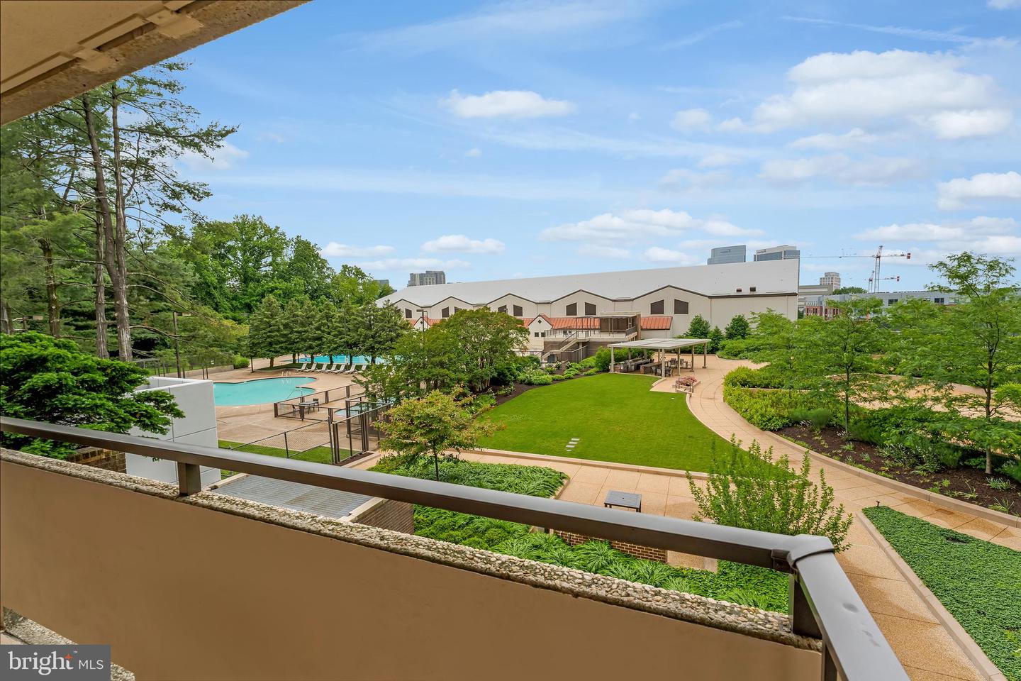 1800 OLD MEADOW RD #321, MCLEAN, Virginia 22102, 2 Bedrooms Bedrooms, 5 Rooms Rooms,2 BathroomsBathrooms,Residential,For sale,1800 OLD MEADOW RD #321,VAFX2238902 MLS # VAFX2238902
