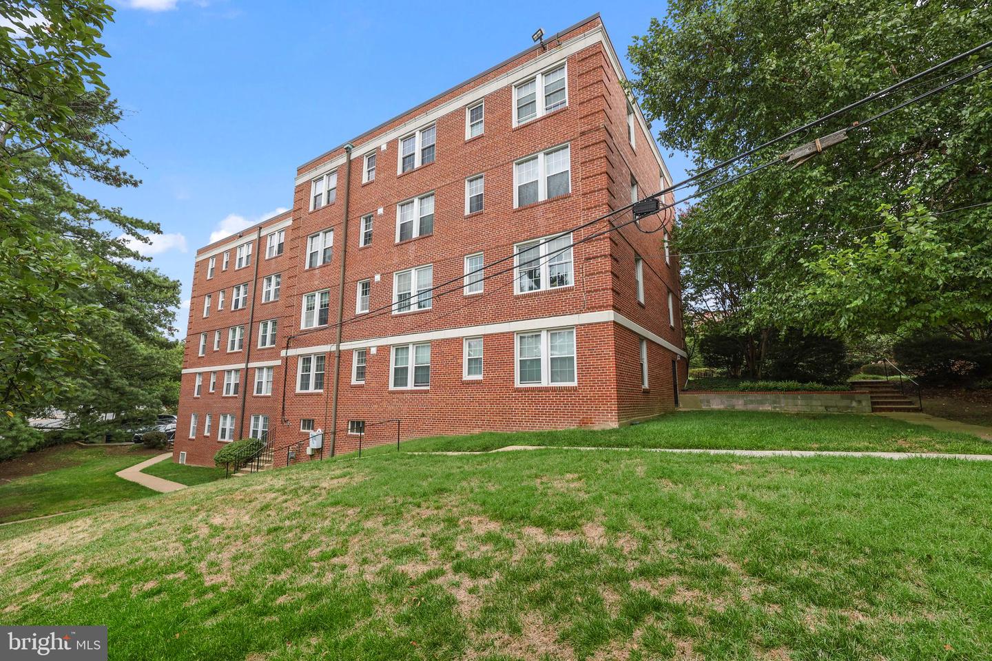 22 S OLD GLEBE RD #5-D, ARLINGTON, Virginia 22204, 2 Bedrooms Bedrooms, ,1 BathroomBathrooms,Residential,For sale,22 S OLD GLEBE RD #5-D,VAAR2057684 MLS # VAAR2057684