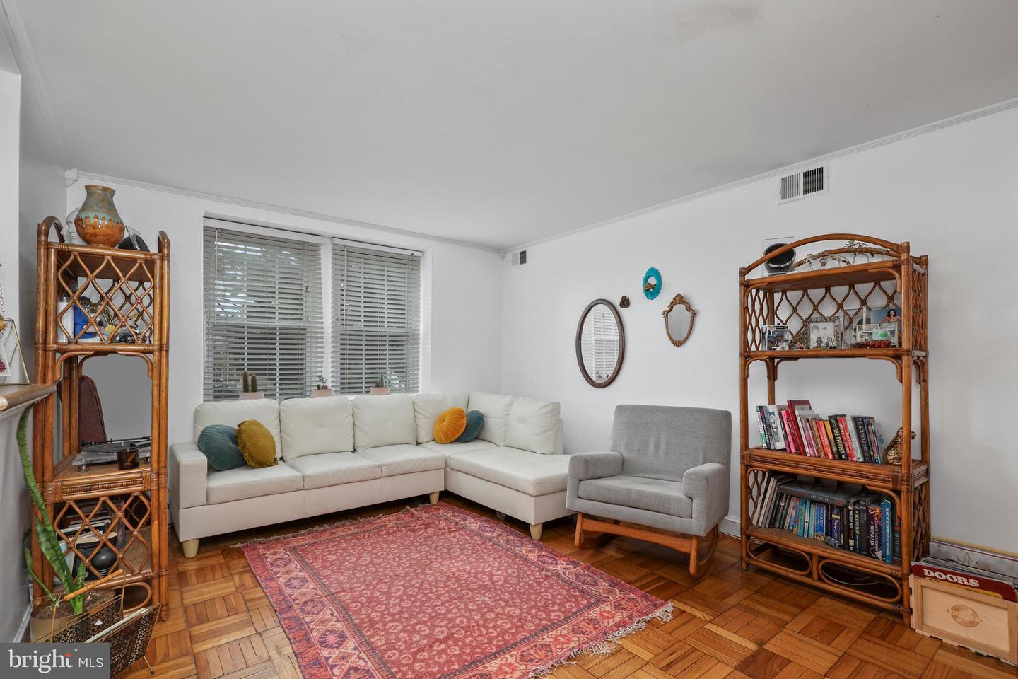22 S OLD GLEBE RD #5-D, ARLINGTON, Virginia 22204, 2 Bedrooms Bedrooms, ,1 BathroomBathrooms,Residential,For sale,22 S OLD GLEBE RD #5-D,VAAR2057684 MLS # VAAR2057684