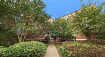 22 S OLD GLEBE RD #5-D, ARLINGTON, Virginia 22204, 2 Bedrooms Bedrooms, ,1 BathroomBathrooms,Residential,For sale,22 S OLD GLEBE RD #5-D,VAAR2057684 MLS # VAAR2057684