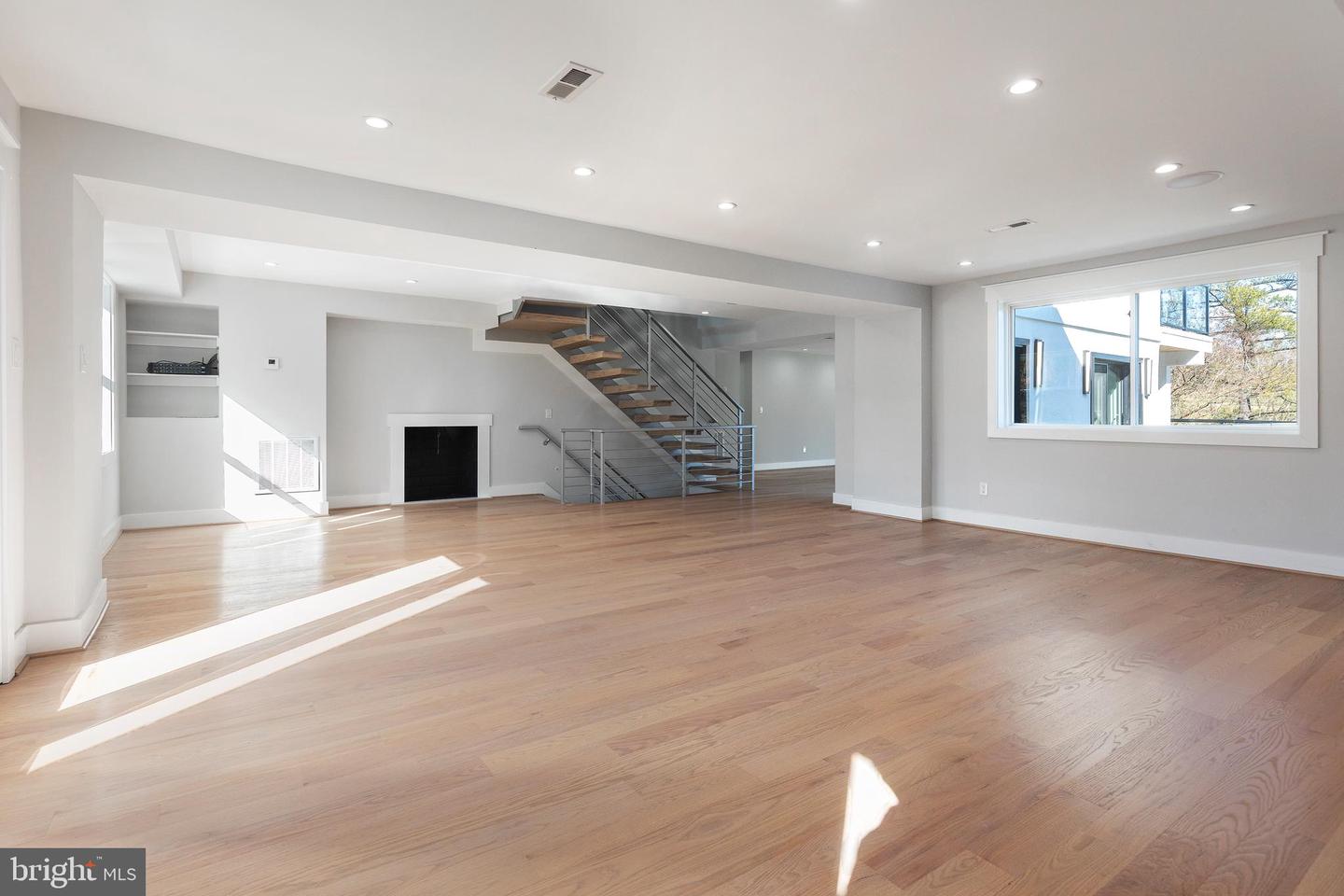 2100 S PIERCE ST, ARLINGTON, Virginia 22202, 5 Bedrooms Bedrooms, ,6 BathroomsBathrooms,Residential,For sale,2100 S PIERCE ST,VAAR2057866 MLS # VAAR2057866