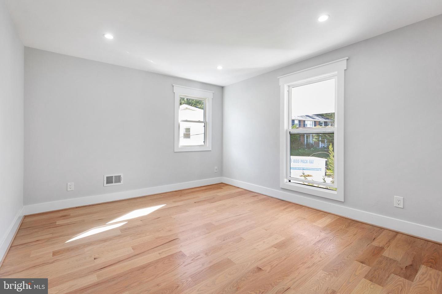 2100 S PIERCE ST, ARLINGTON, Virginia 22202, 5 Bedrooms Bedrooms, ,6 BathroomsBathrooms,Residential,For sale,2100 S PIERCE ST,VAAR2057866 MLS # VAAR2057866