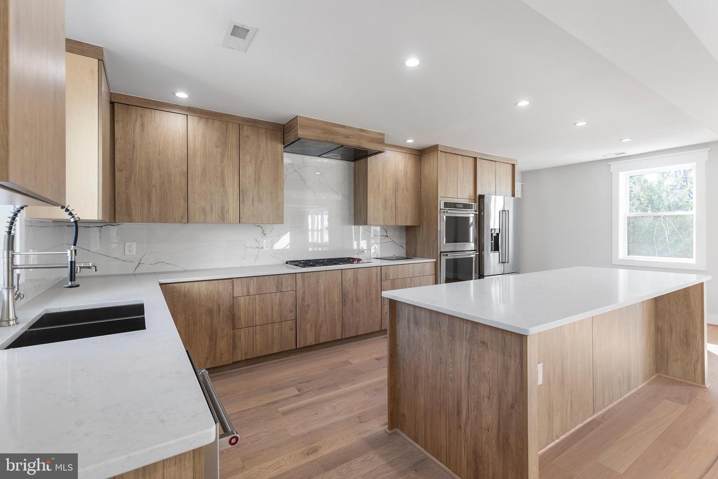 2100 S PIERCE ST, ARLINGTON, Virginia 22202, 5 Bedrooms Bedrooms, ,6 BathroomsBathrooms,Residential,For sale,2100 S PIERCE ST,VAAR2057866 MLS # VAAR2057866