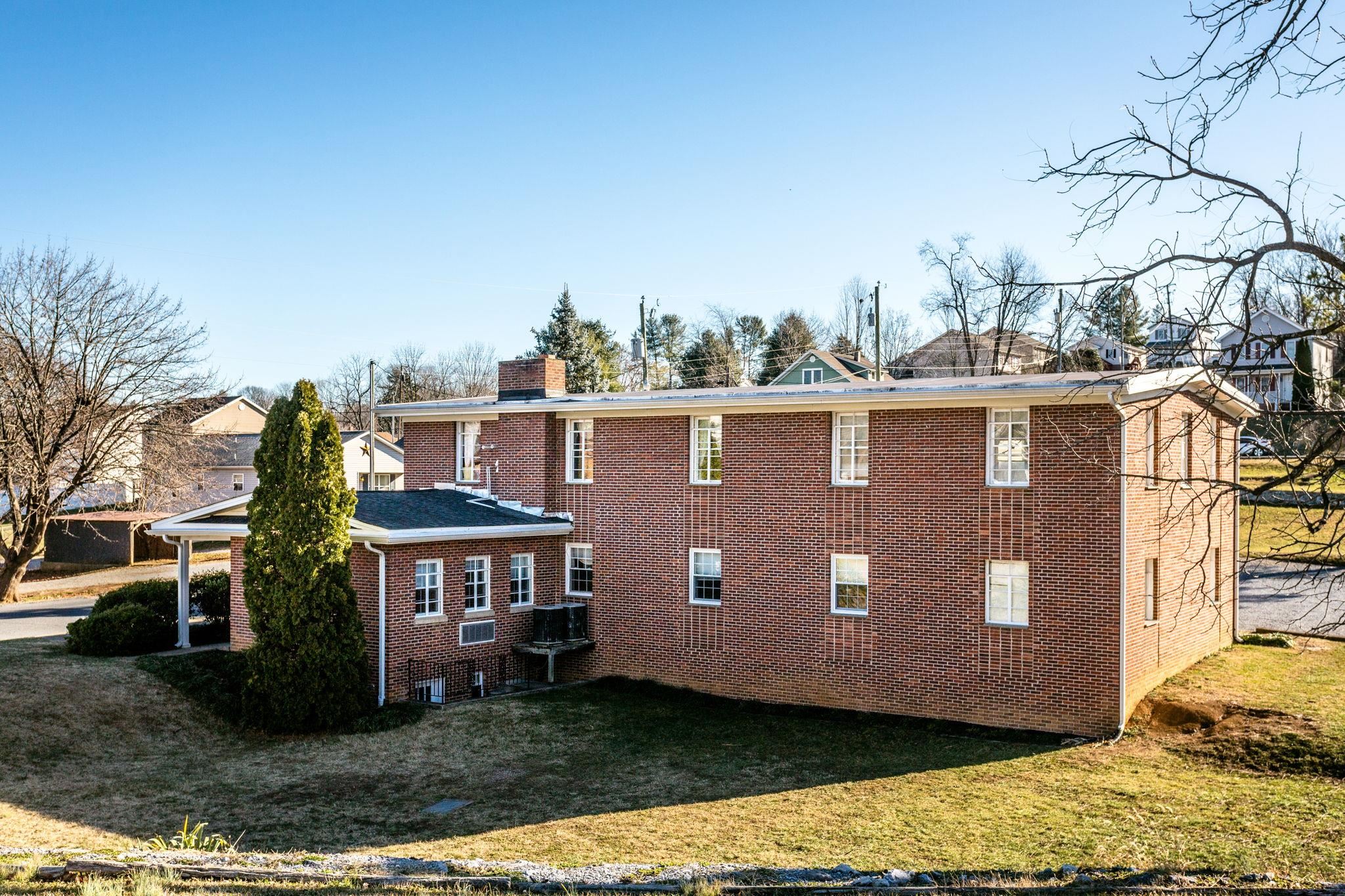 2408 HICKORY ST, STAUNTON, Virginia 24402, ,Commercial,2408 HICKORY ST,659504 MLS # 659504