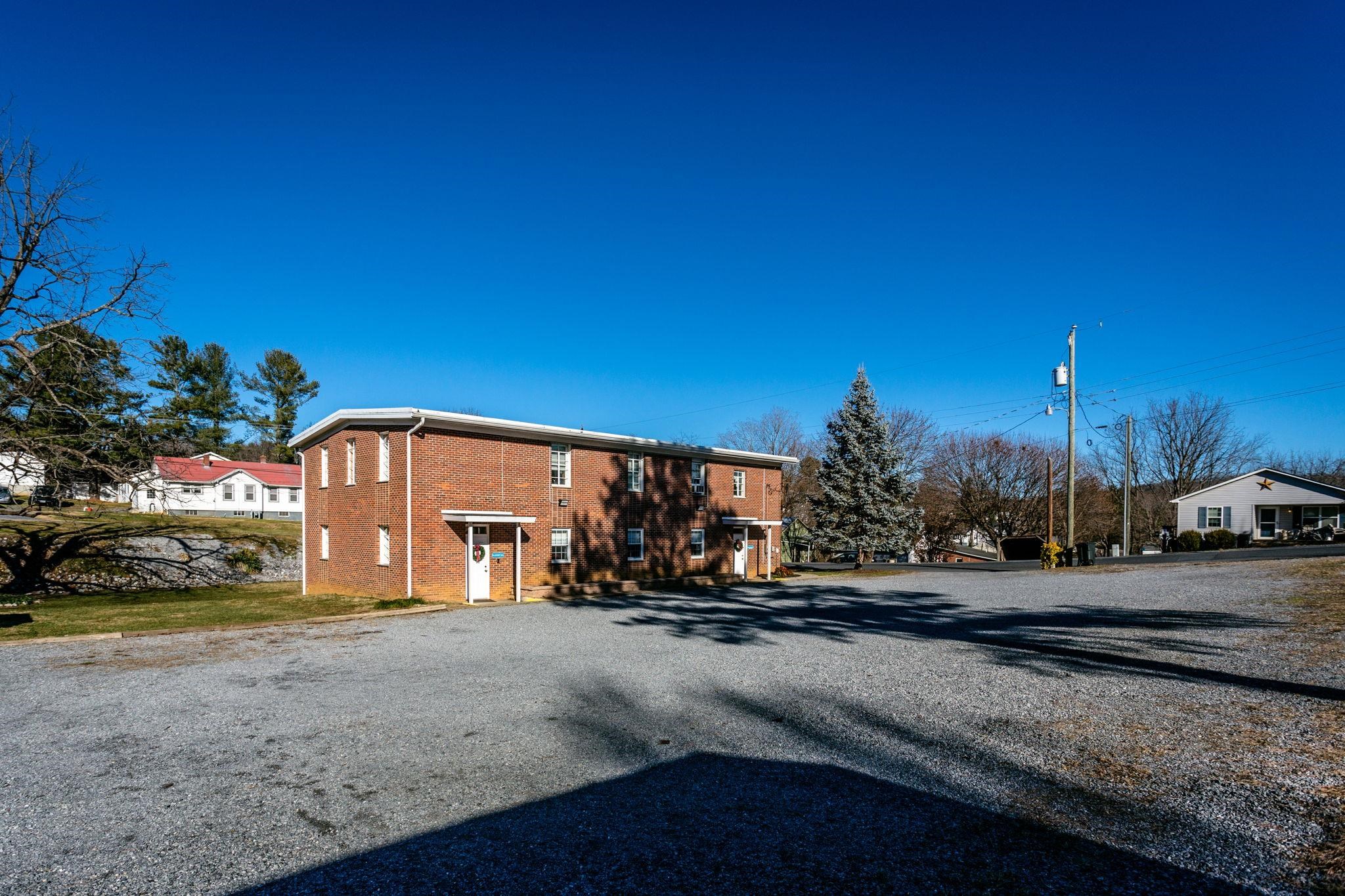 2408 HICKORY ST, STAUNTON, Virginia 24402, ,Commercial,2408 HICKORY ST,659504 MLS # 659504