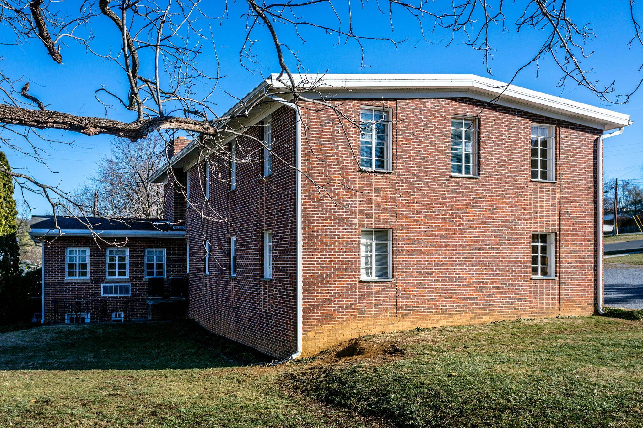 2408 HICKORY ST, STAUNTON, Virginia 24402, ,Commercial,2408 HICKORY ST,659504 MLS # 659504