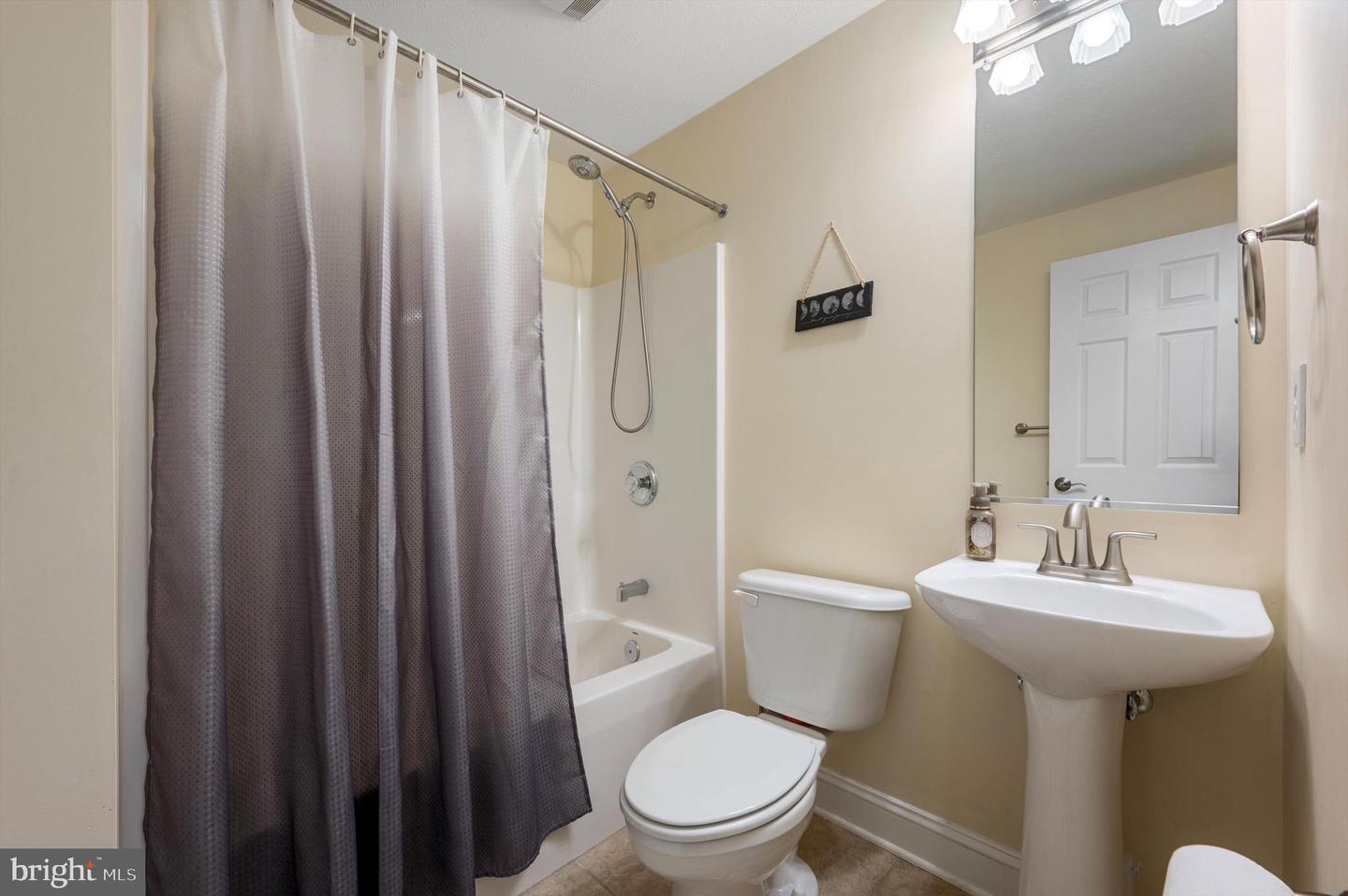 121 CARNMORE DR, WINCHESTER, Virginia 22602, 5 Bedrooms Bedrooms, ,4 BathroomsBathrooms,Residential,For sale,121 CARNMORE DR,VAFV2033164 MLS # VAFV2033164