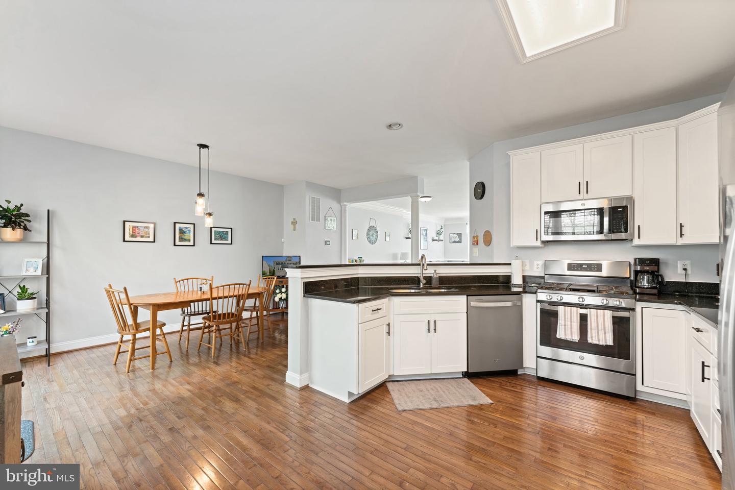 2068 CAPSTONE, HERNDON, Virginia 20170, 3 Bedrooms Bedrooms, ,2 BathroomsBathrooms,Residential,For sale,2068 CAPSTONE,VAFX2233772 MLS # VAFX2233772