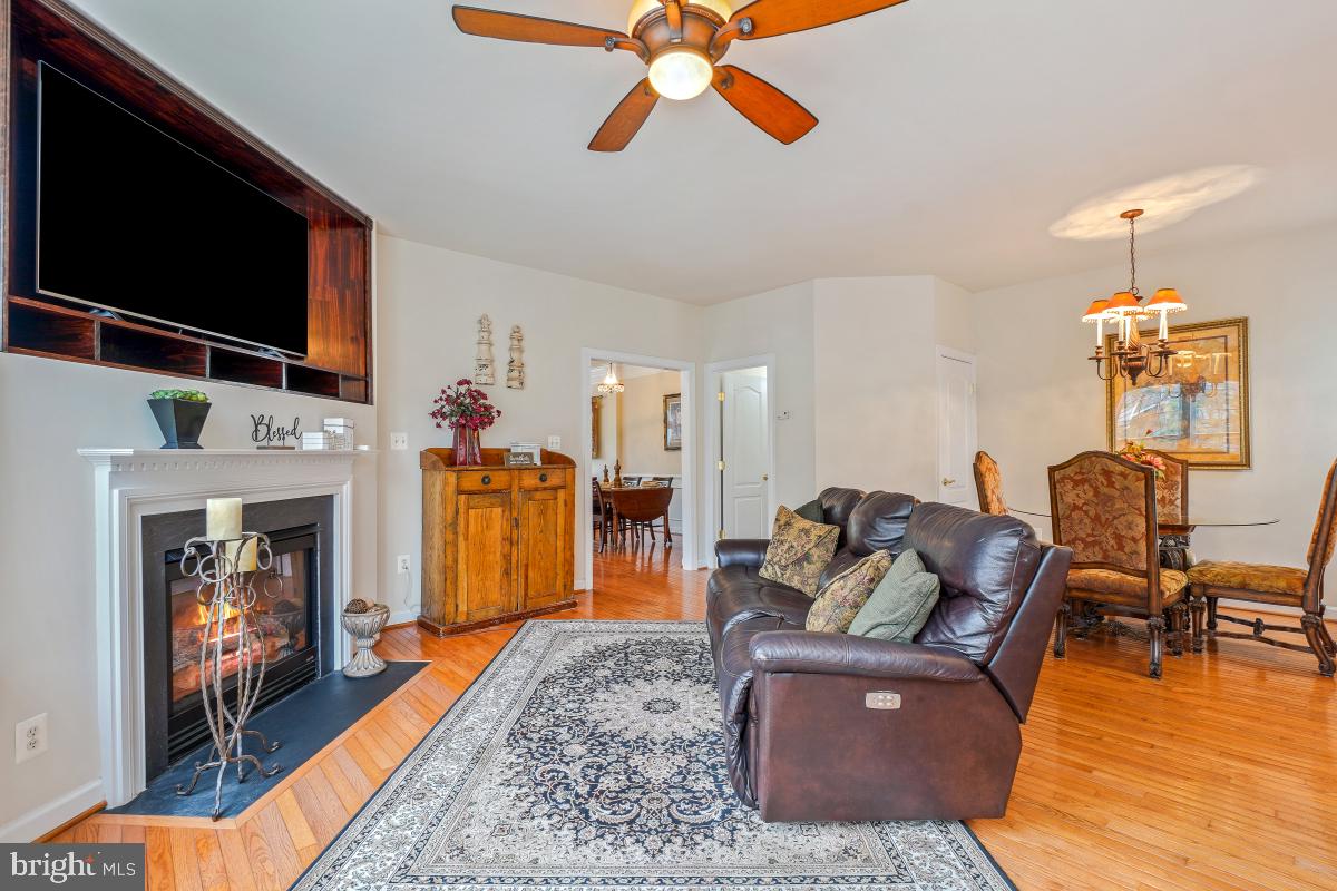4091 RIVER FORTH DR, FAIRFAX, Virginia 22030, 3 Bedrooms Bedrooms, ,3 BathroomsBathrooms,Residential,For sale,4091 RIVER FORTH DR,VAFX2234170 MLS # VAFX2234170