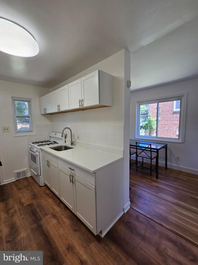 105 S IRIS ST, ALEXANDRIA, Virginia 22304, 2 Bedrooms Bedrooms, ,1 BathroomBathrooms,Residential,For sale,105 S IRIS ST,VAAX2045070 MLS # VAAX2045070