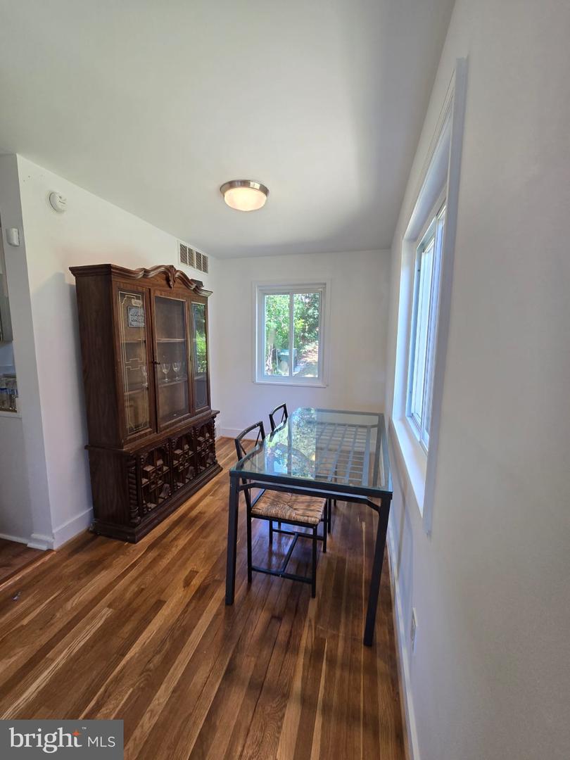 105 S IRIS ST, ALEXANDRIA, Virginia 22304, 2 Bedrooms Bedrooms, ,1 BathroomBathrooms,Residential,For sale,105 S IRIS ST,VAAX2045070 MLS # VAAX2045070