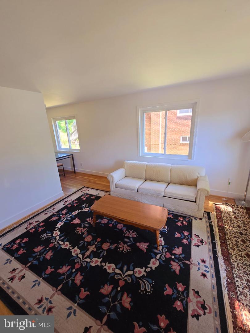 105 S IRIS ST, ALEXANDRIA, Virginia 22304, 2 Bedrooms Bedrooms, ,1 BathroomBathrooms,Residential,For sale,105 S IRIS ST,VAAX2045070 MLS # VAAX2045070