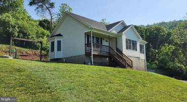 143 GOLDEN RUSSET DR, LINDEN, Virginia 22642, 3 Bedrooms Bedrooms, ,2 BathroomsBathrooms,Residential,For sale,143 GOLDEN RUSSET DR,VAWR2011150 MLS # VAWR2011150