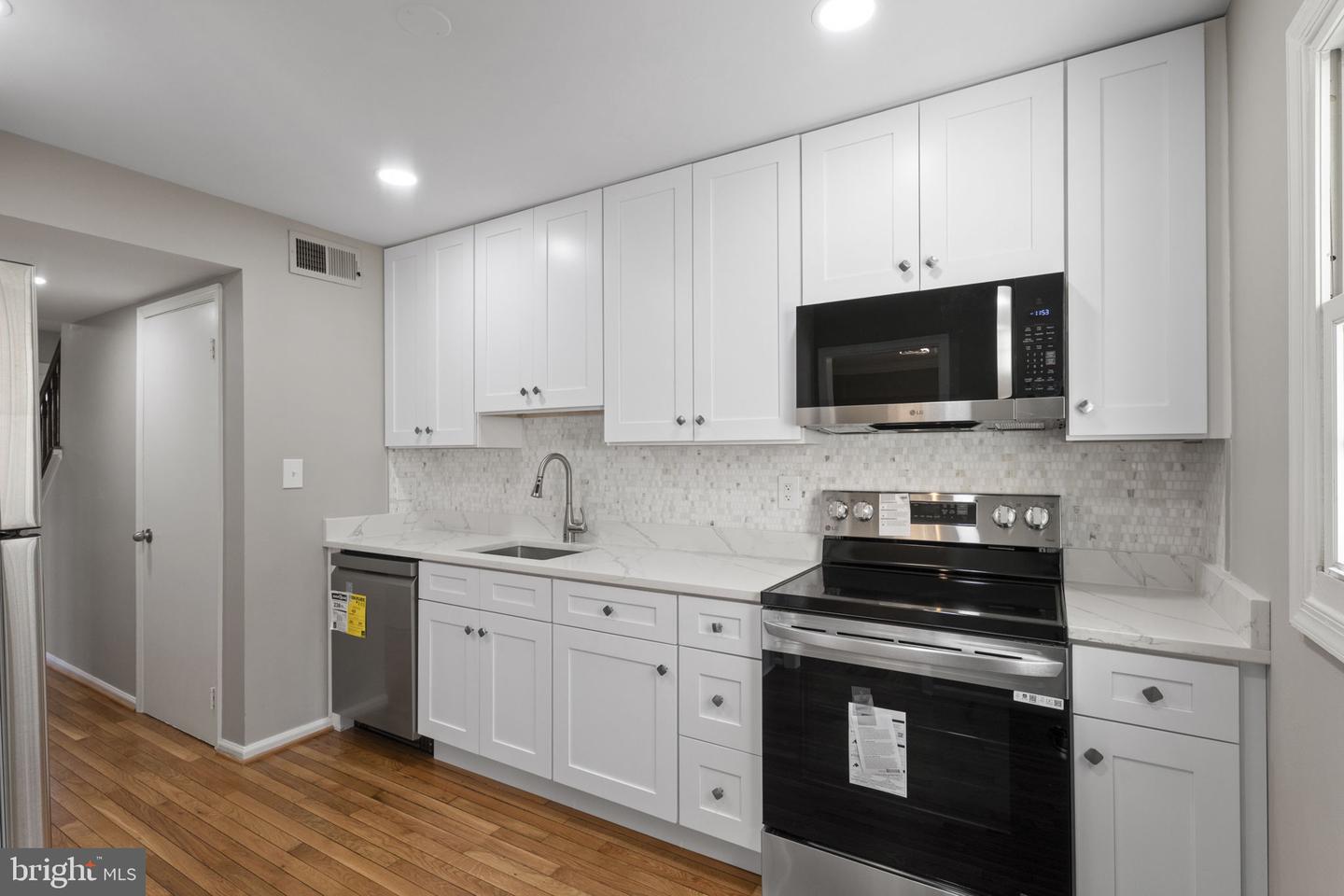 941 SHERWOOD CT, STERLING, Virginia 20164, 4 Bedrooms Bedrooms, ,2 BathroomsBathrooms,Residential,For sale,941 SHERWOOD CT,VALO2097294 MLS # VALO2097294