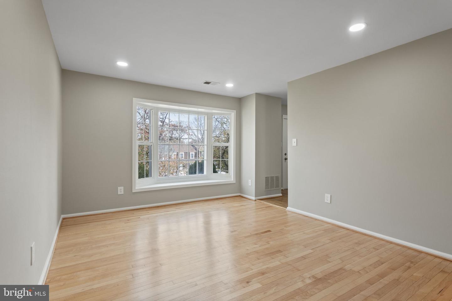 941 SHERWOOD CT, STERLING, Virginia 20164, 4 Bedrooms Bedrooms, ,2 BathroomsBathrooms,Residential,For sale,941 SHERWOOD CT,VALO2097294 MLS # VALO2097294