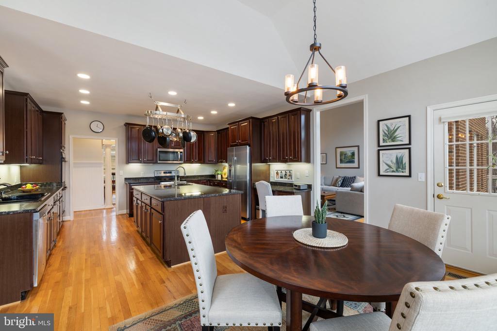 7887 WELLINGTON DR, WARRENTON, Virginia 20186, 6 Bedrooms Bedrooms, ,5 BathroomsBathrooms,Residential,7887 WELLINGTON DR,VAFQ2016562 MLS # VAFQ2016562