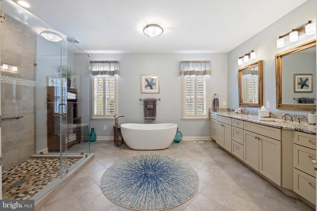 7887 WELLINGTON DR, WARRENTON, Virginia 20186, 6 Bedrooms Bedrooms, ,5 BathroomsBathrooms,Residential,7887 WELLINGTON DR,VAFQ2016562 MLS # VAFQ2016562