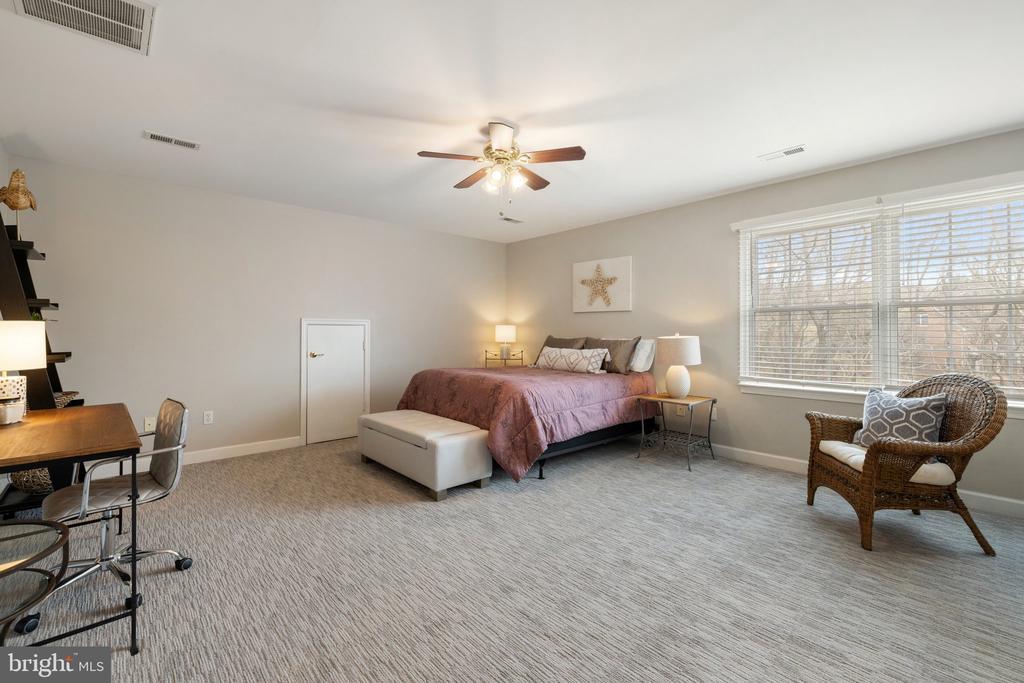 7887 WELLINGTON DR, WARRENTON, Virginia 20186, 6 Bedrooms Bedrooms, ,5 BathroomsBathrooms,Residential,7887 WELLINGTON DR,VAFQ2016562 MLS # VAFQ2016562