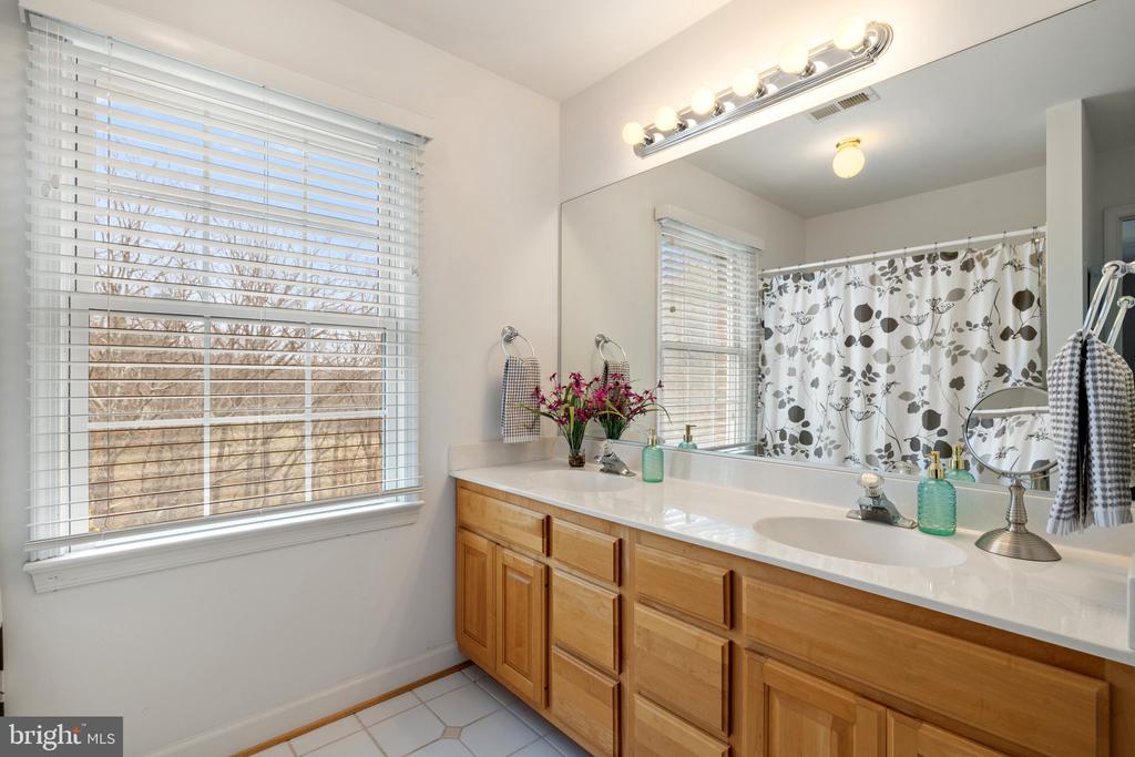 7887 WELLINGTON DR, WARRENTON, Virginia 20186, 6 Bedrooms Bedrooms, ,5 BathroomsBathrooms,Residential,7887 WELLINGTON DR,VAFQ2016562 MLS # VAFQ2016562